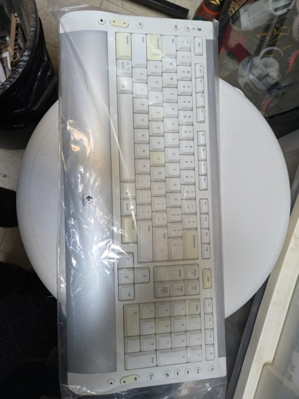 Logitech S 530 Mac Cordless Keyboard Y-RAK73 Wireless Keyboard for Mac Computers